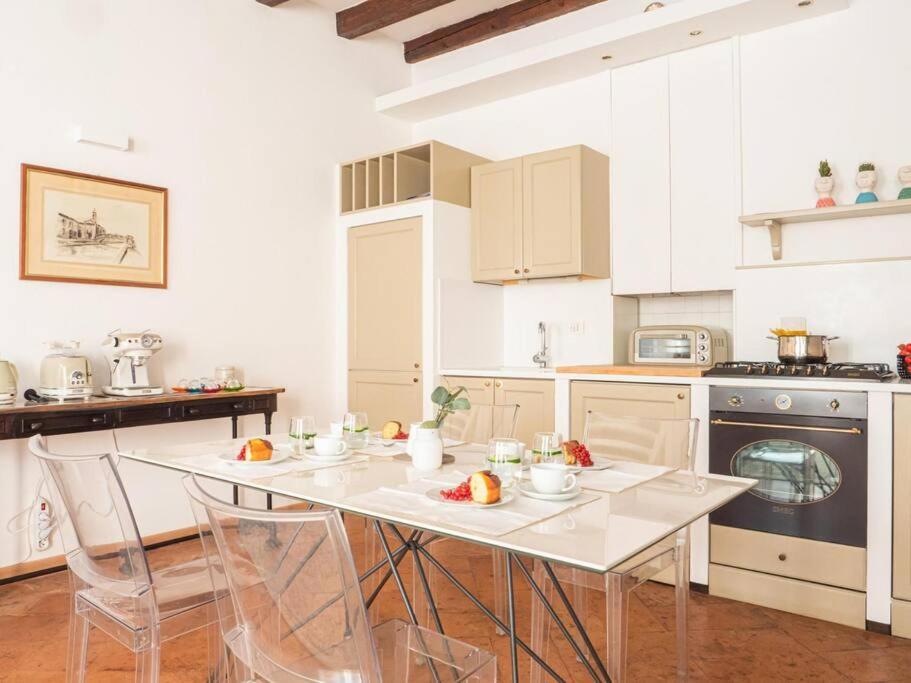 Romantic Flat On Navigli River By Easylife Milan Exterior photo