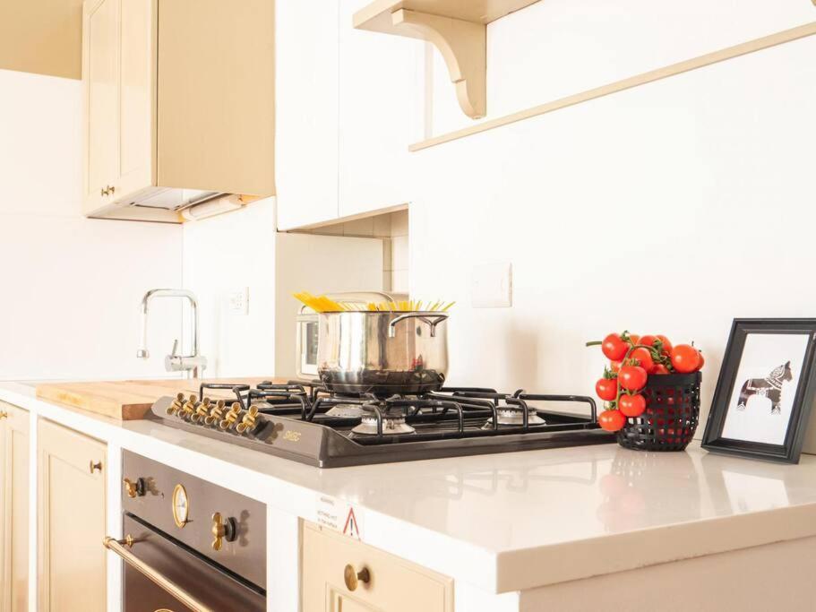 Romantic Flat On Navigli River By Easylife Milan Exterior photo